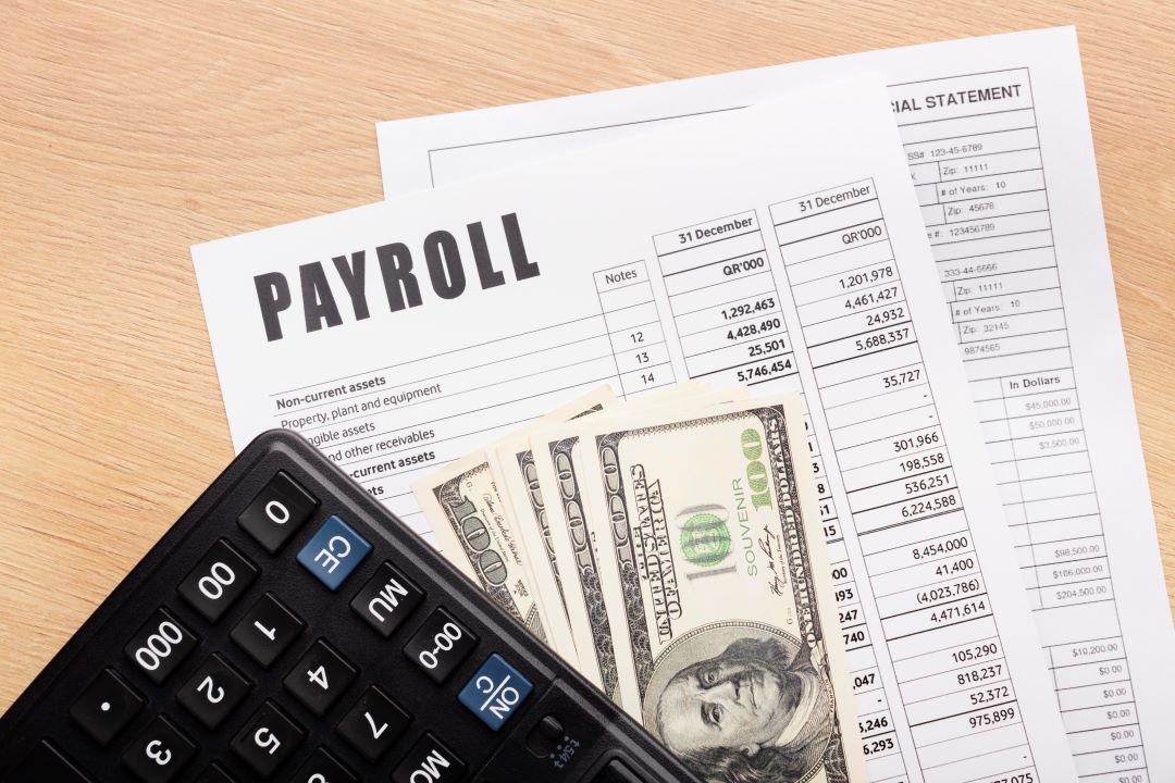 Cerita HRIS: Perbedaan Aplikasi Payroll Berbasis Cloud vs On-Premise